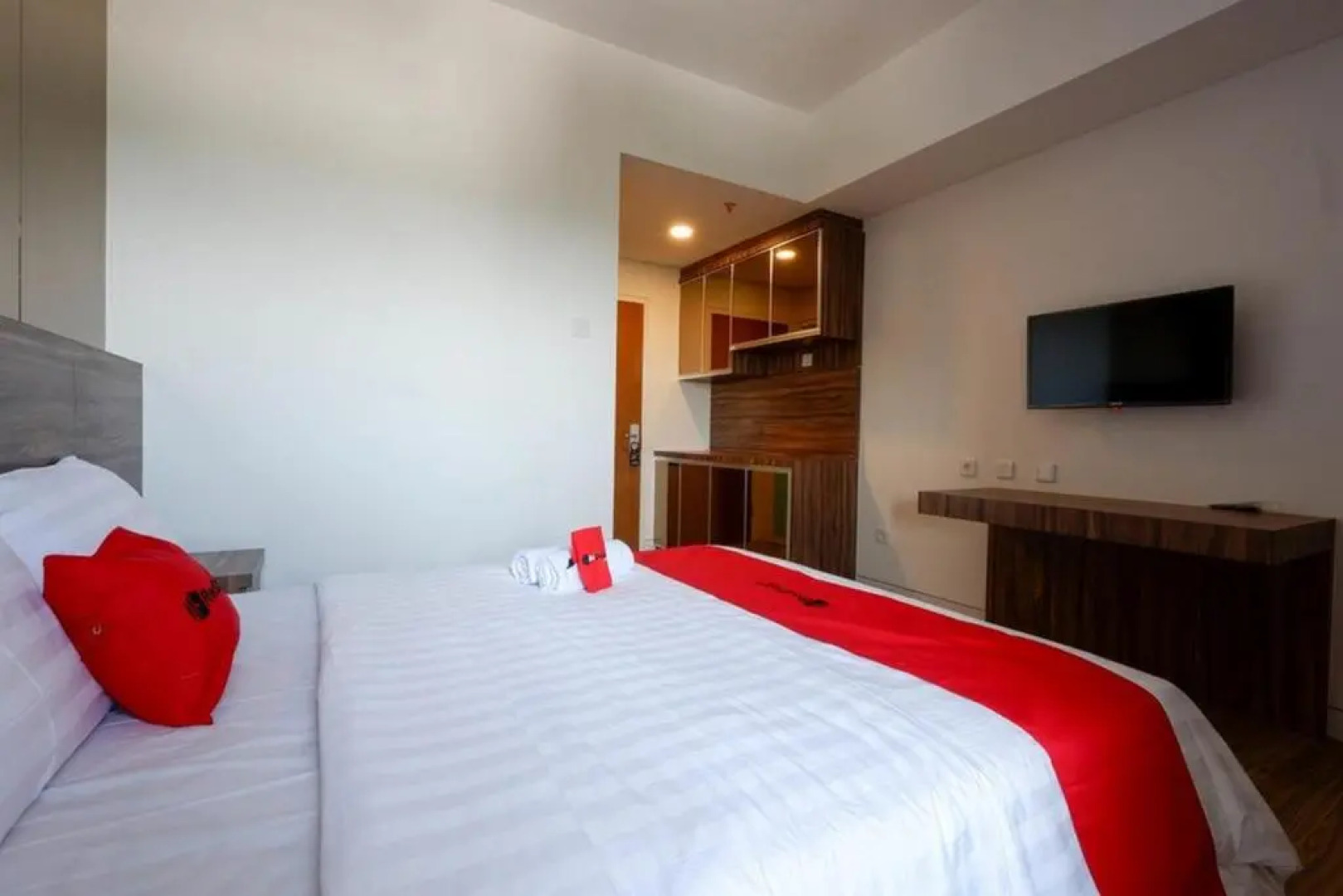 RedDoorz Apartment near Exit Toll Colomadu