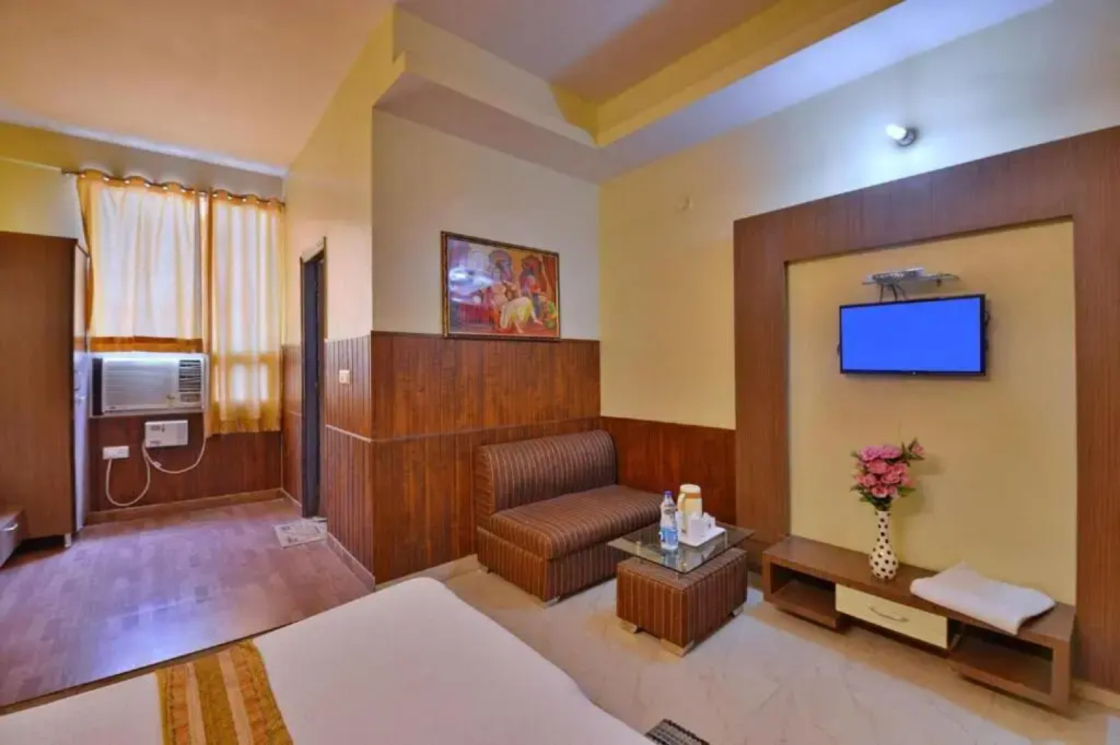 Aarya Hotel