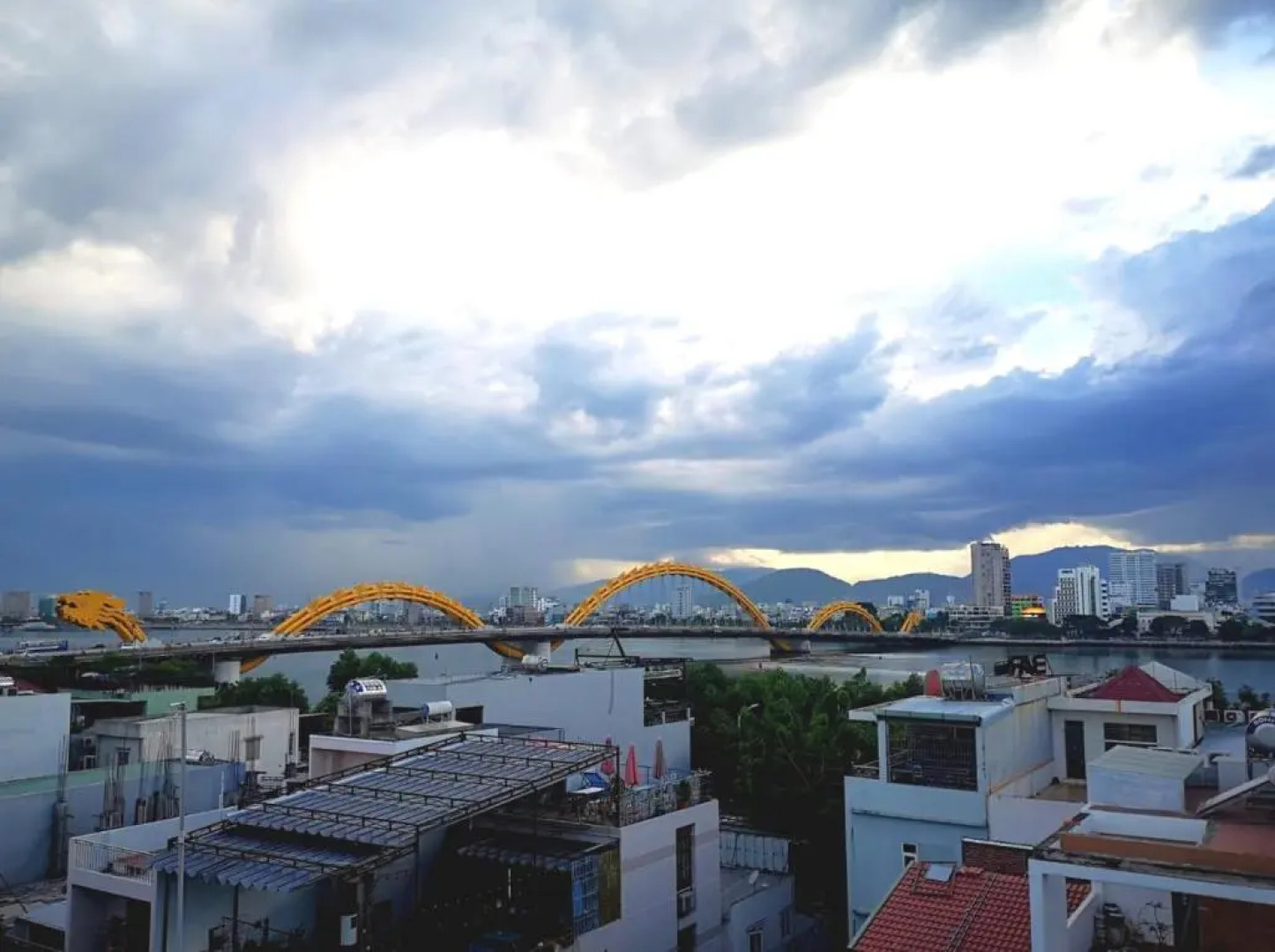 Benzen Boutique Stays Hostel and Apartment