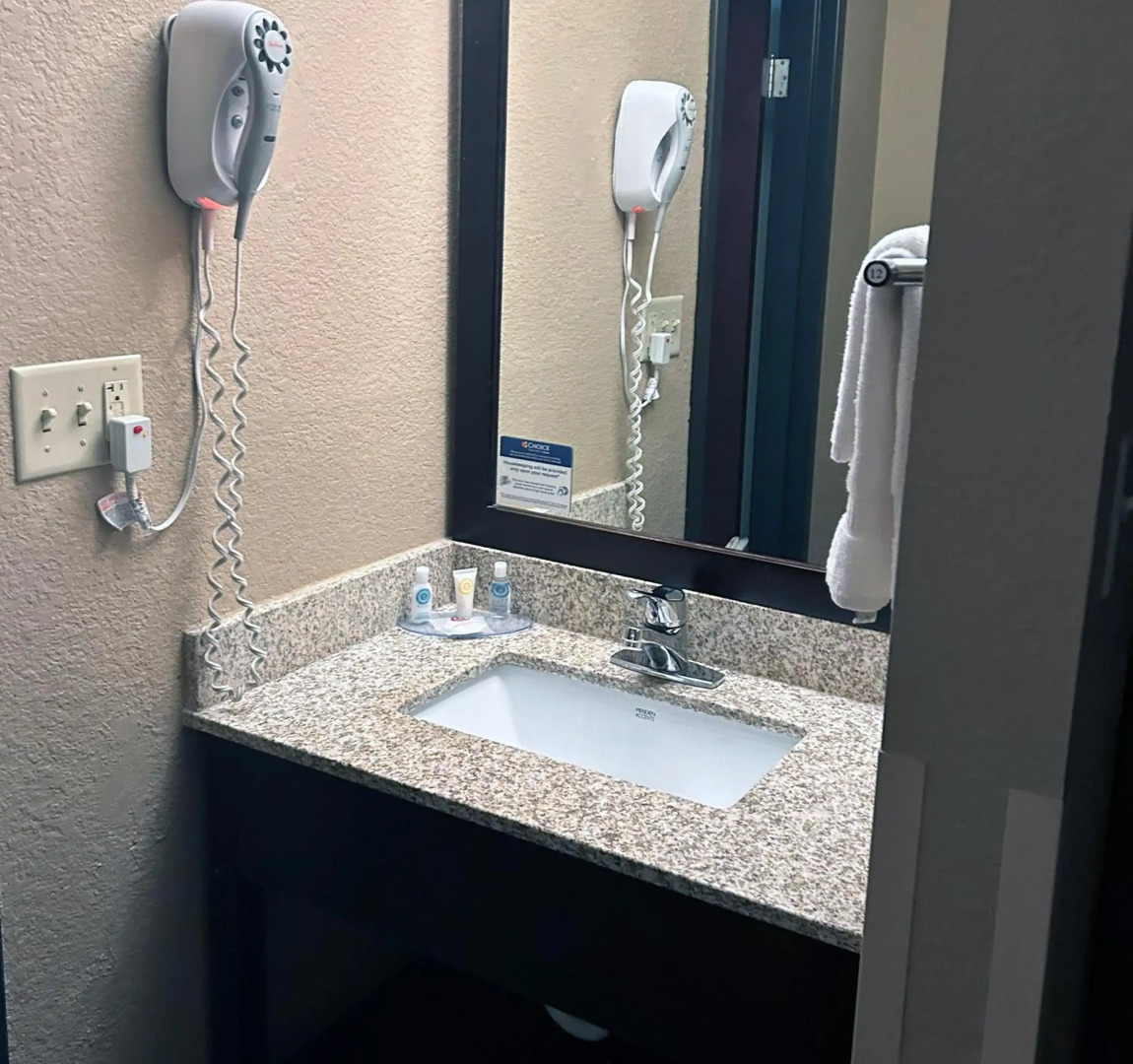 Comfort Inn & Suites Evansville Airport