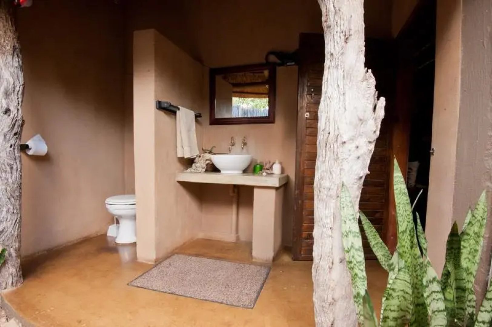 Bateleur Safari Camp
