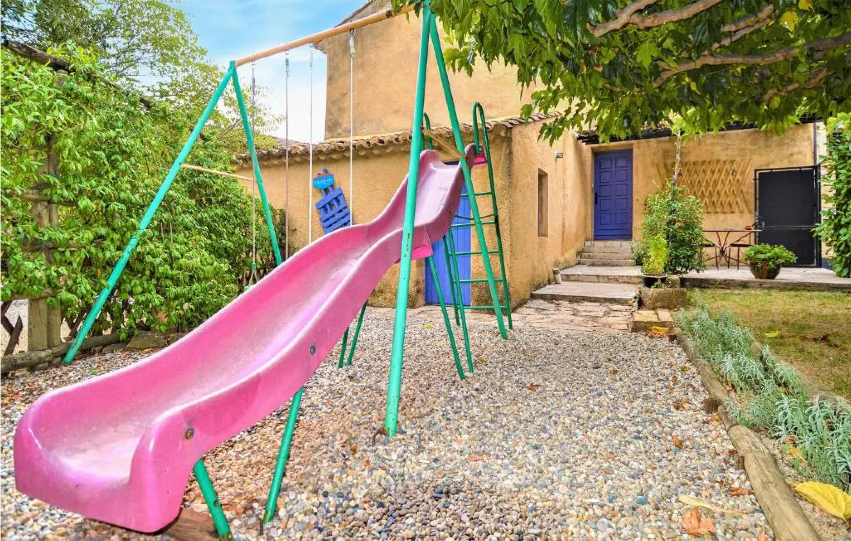 Nice home in Saint Victor la Coste with 3 Bedrooms and WiFi