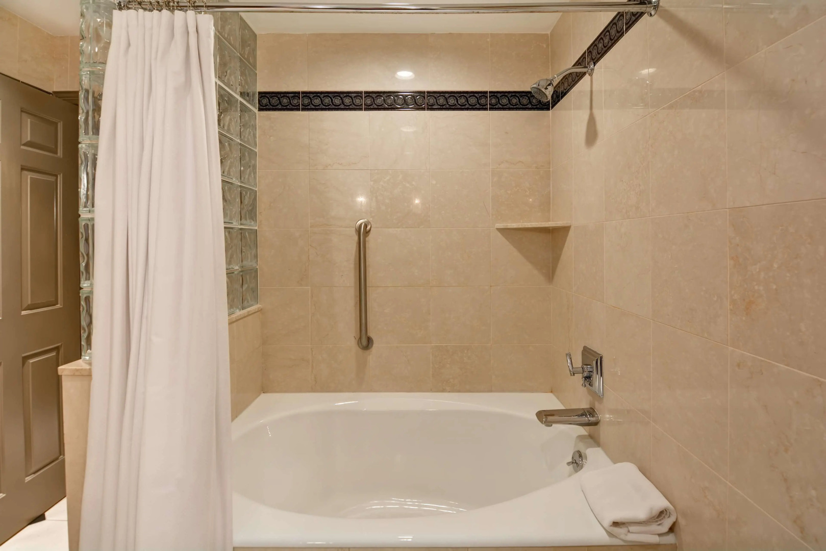 The Cincinnatian Hotel Curio Collection by Hilton