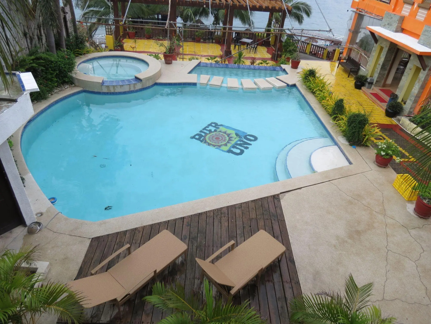 Pier Uno Dive Resort