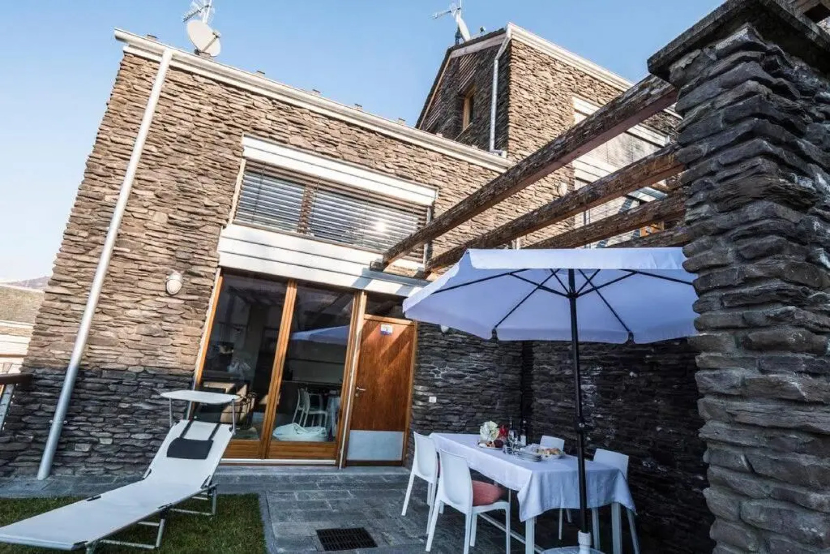 Magic lake view with beautiful pool area (camelia)