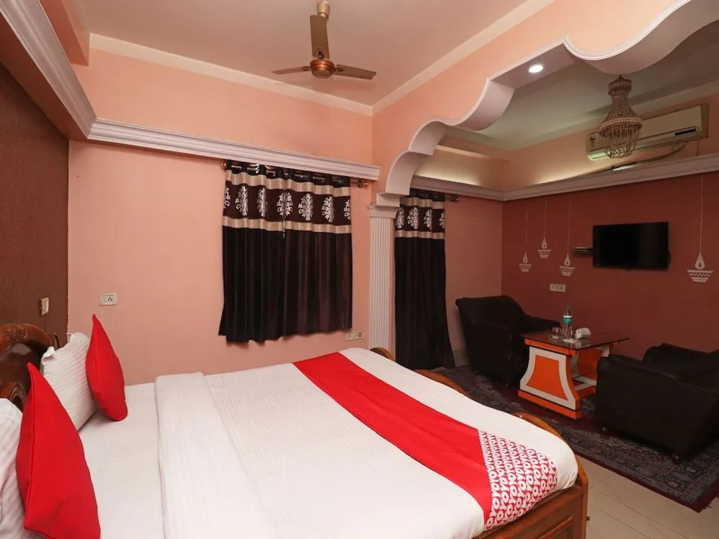 OYO 33455 Hotel Shivam