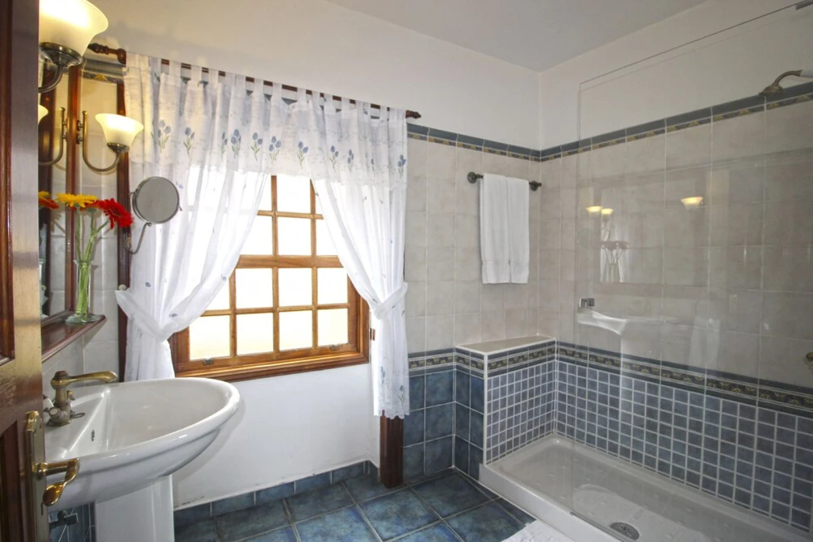 Los Nacientes: Marcos