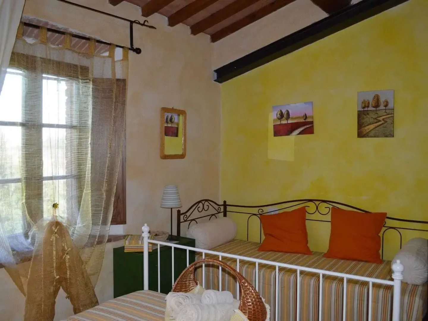Villa With Private Pool, Immersed in the Gorgeous Countryside of Asciano