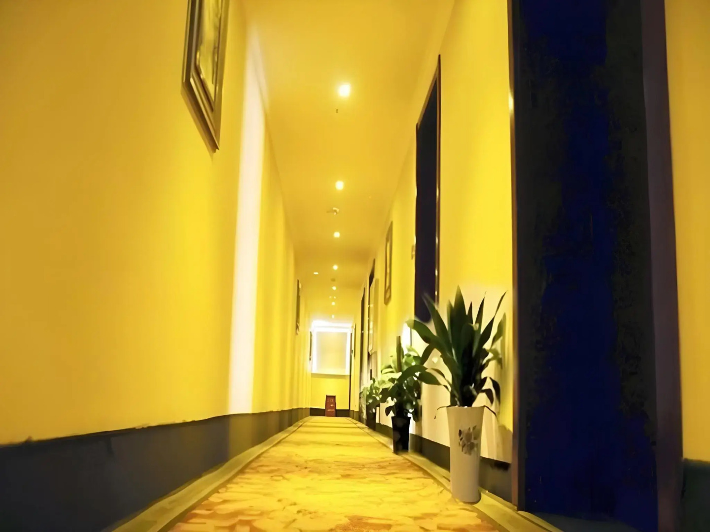 GreenTree Inn Jiangxi Yingtan Railway Station Square Business Hotel