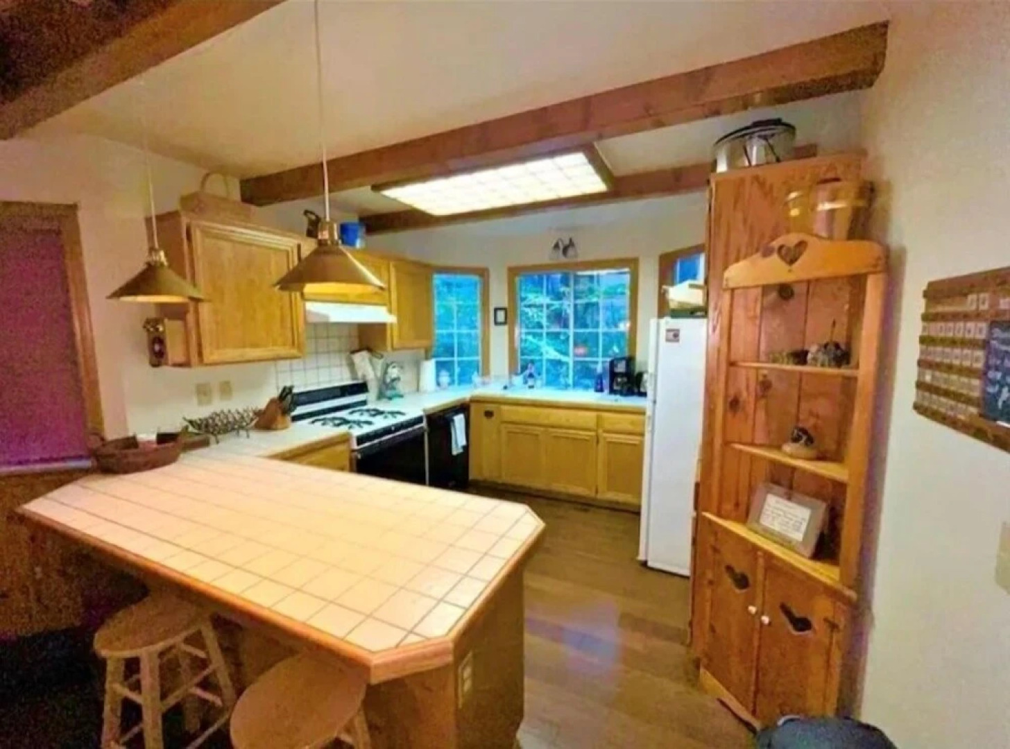 Charming Woodsy Hideaway 3 Bedroom Home by Redawning