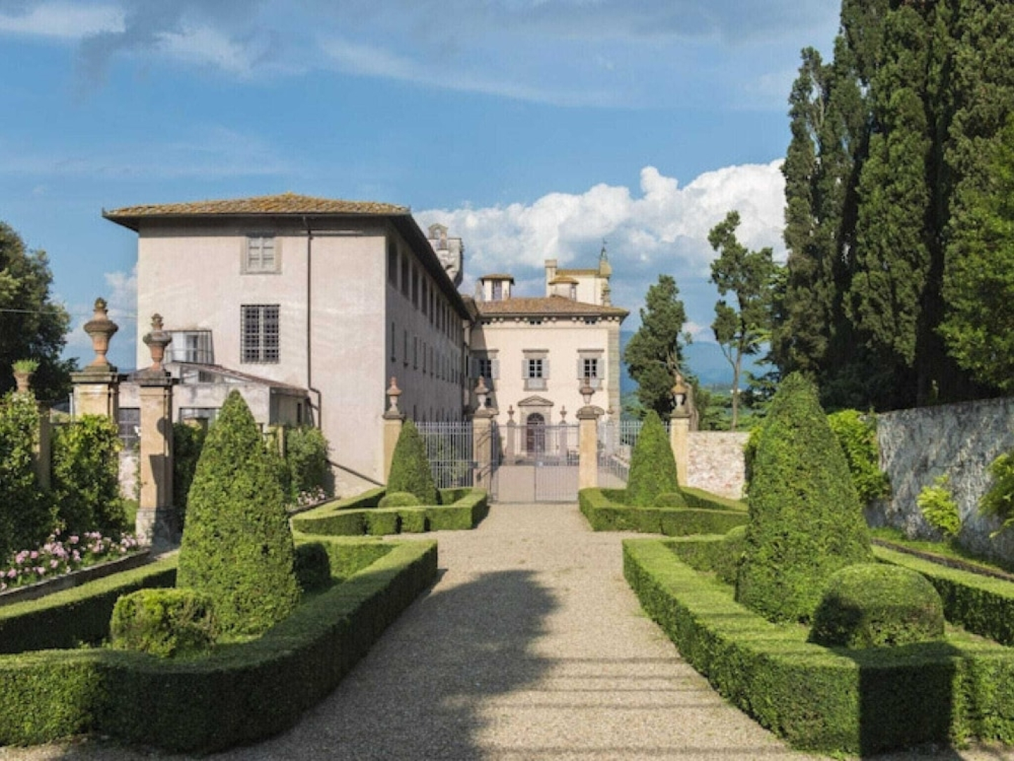 Sprawling Mansion in Tuscany With Swimming Pool