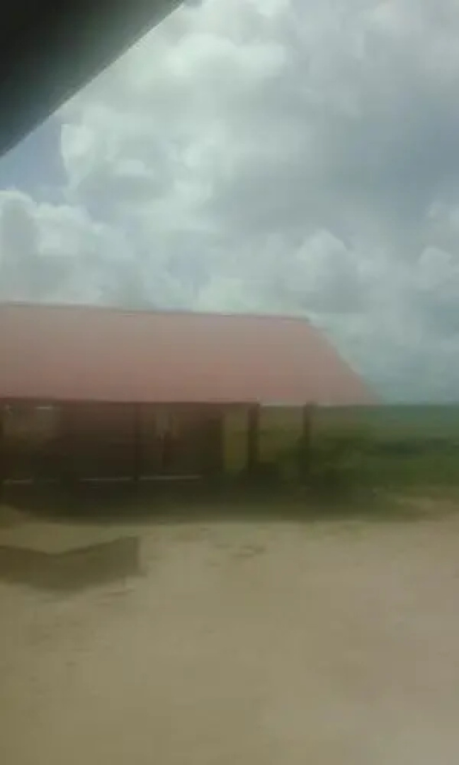 Rumanija's Airport Rooms