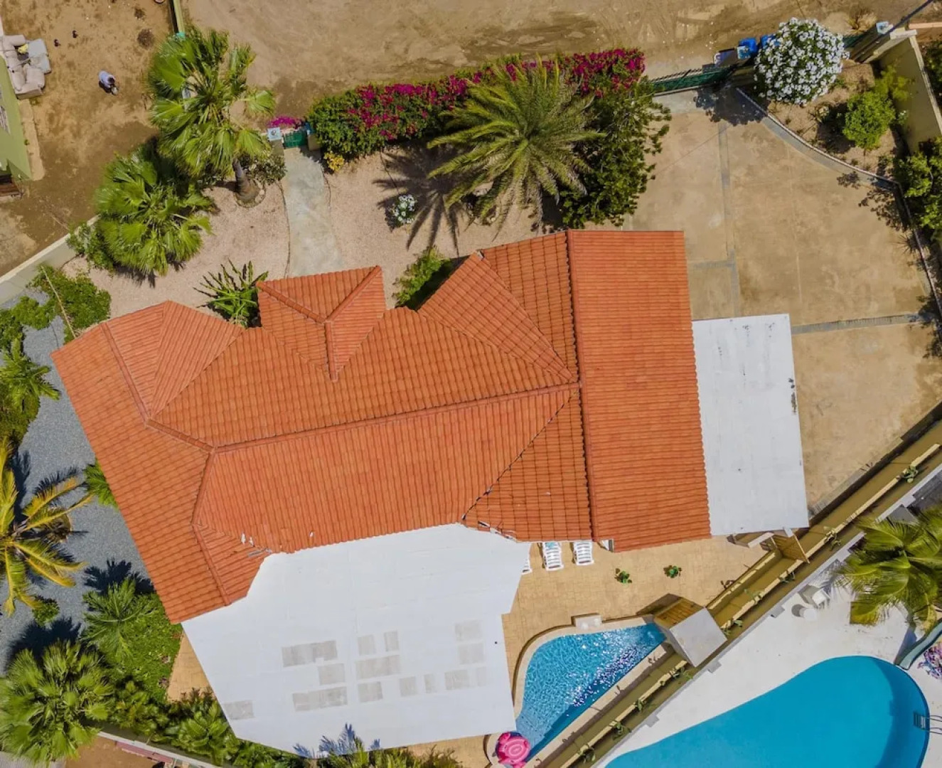 Cozy Central 4br3ba Home w Pvt Pool Largegarden