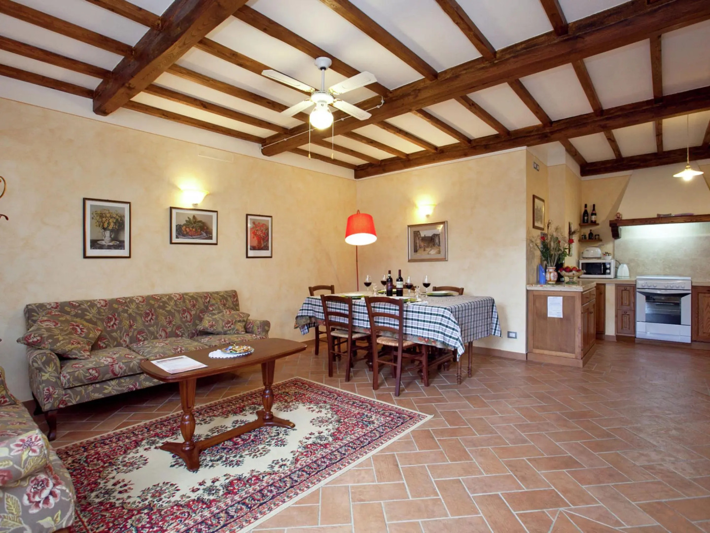 Spacious Cottage in Lucignano with Garden