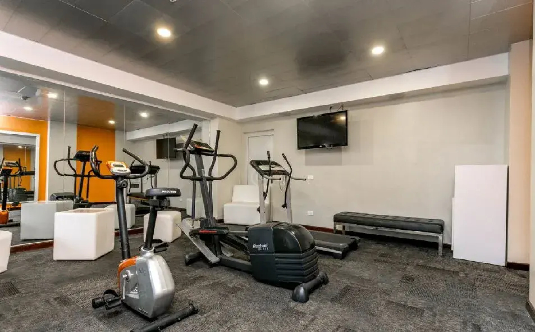 Altamira Village Hotel & Suites