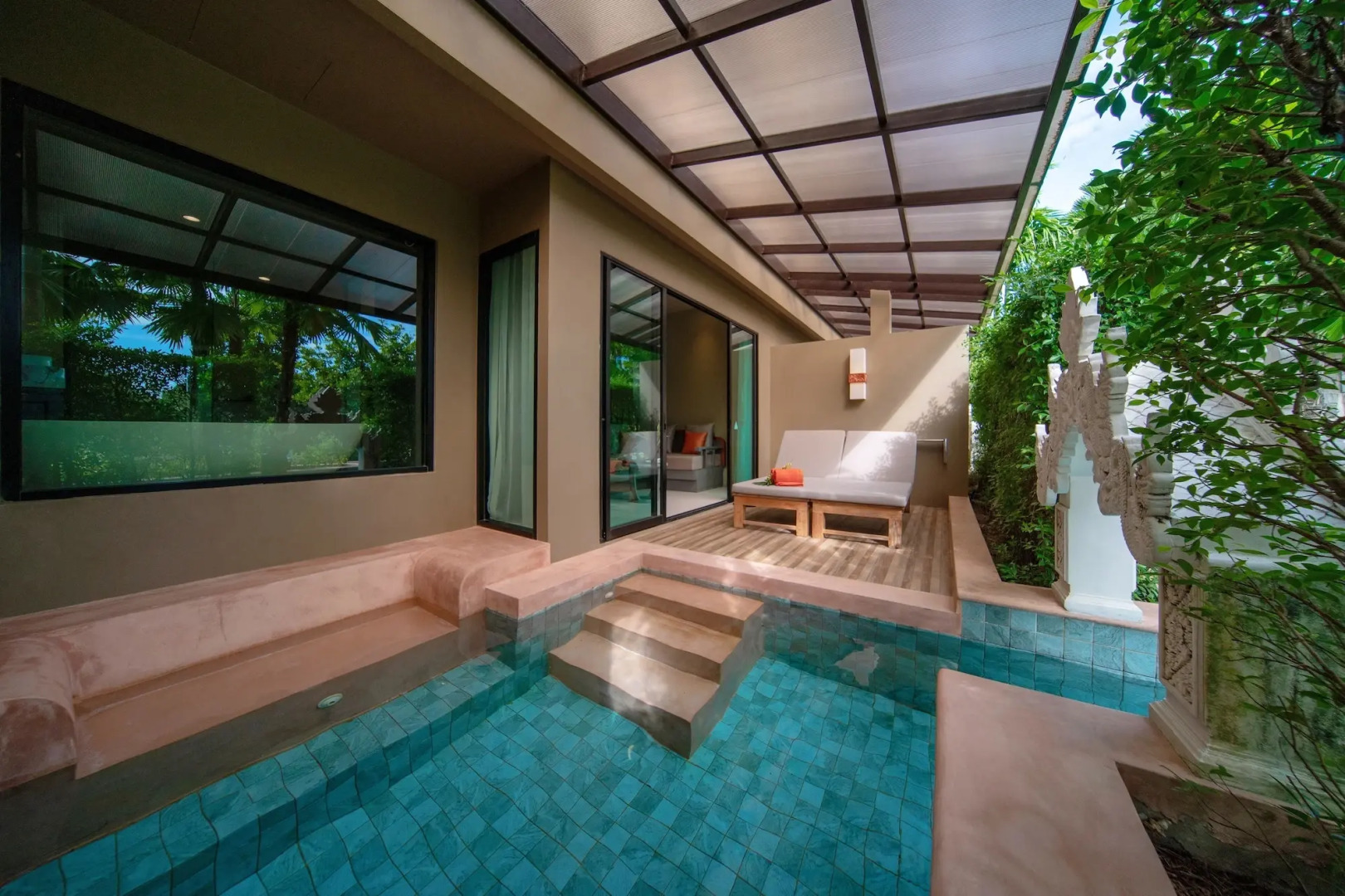 Курортный отель Maikhao Palm Beach