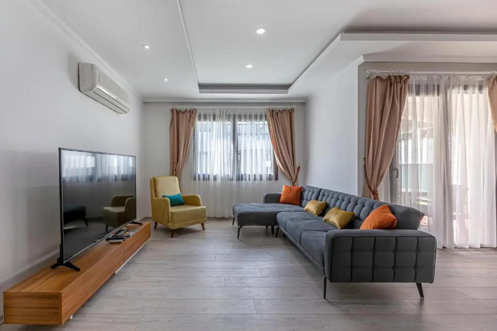 Cozy 2 Bedroom Apartment