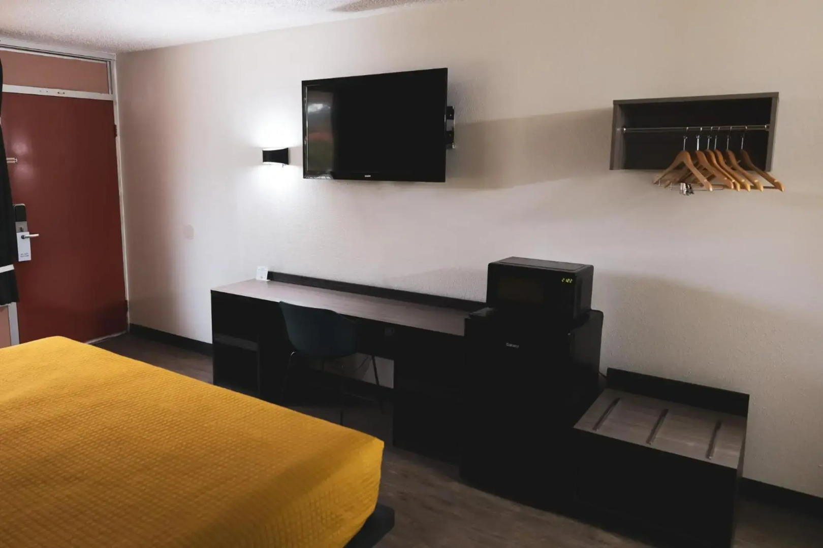 Express Inn & Suites