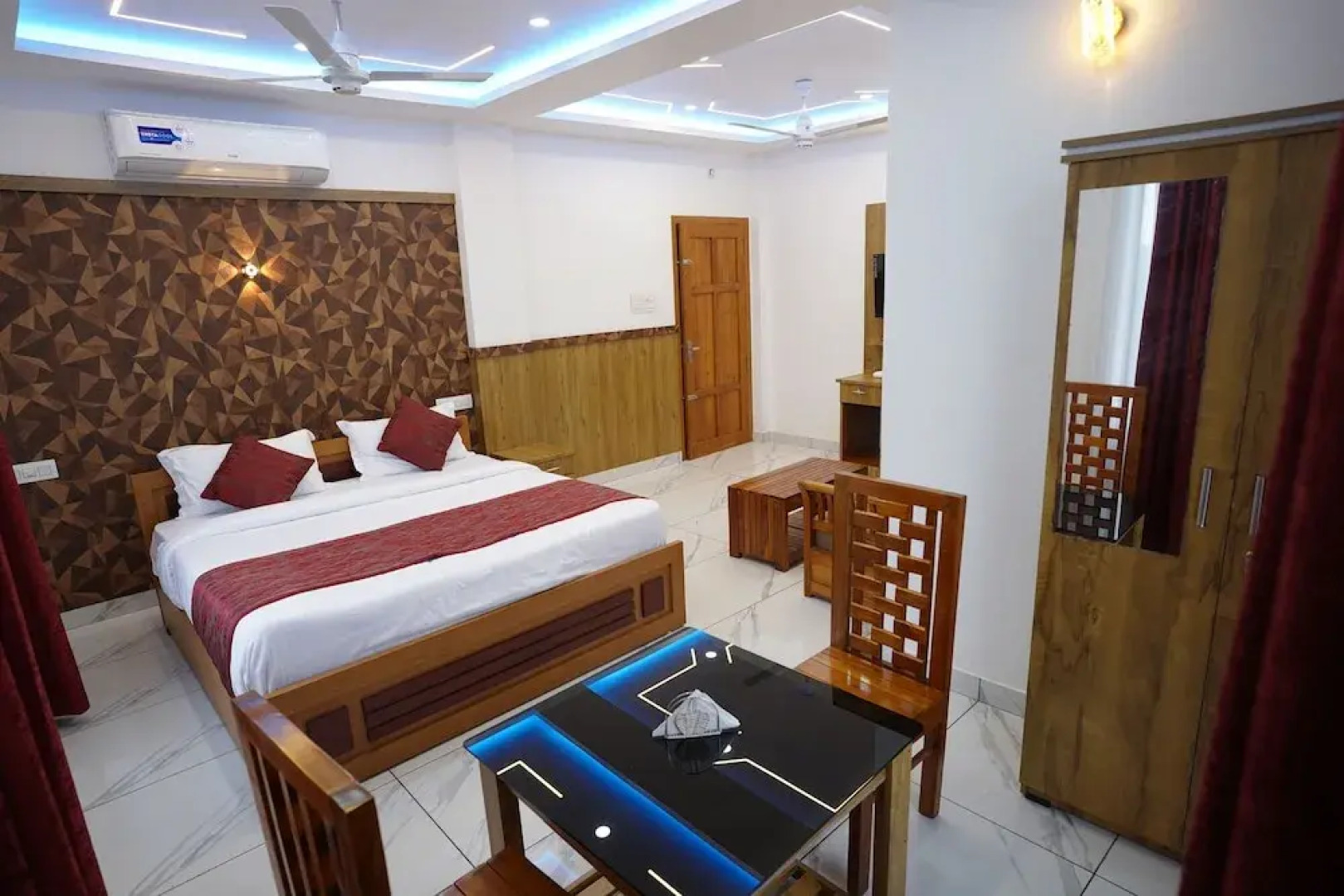 Parassini Tourist Home