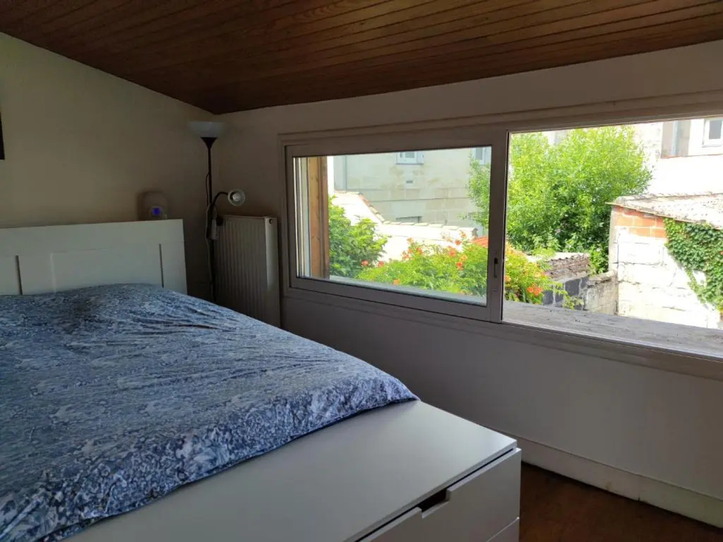 Agréable maison de ville climatisée avec billard, babyfoot, PS4, terrasse privée