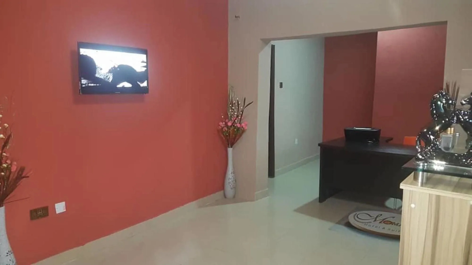 Momak 6 Hotel & Suites