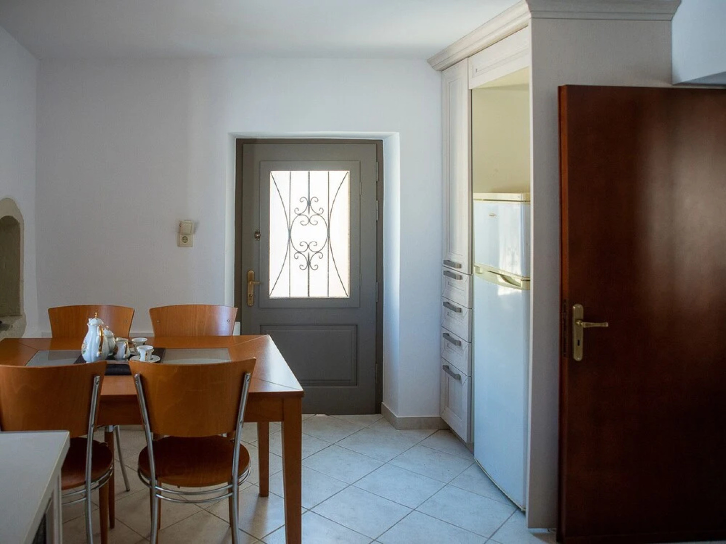 "sifakis Gorgeous Stone House"