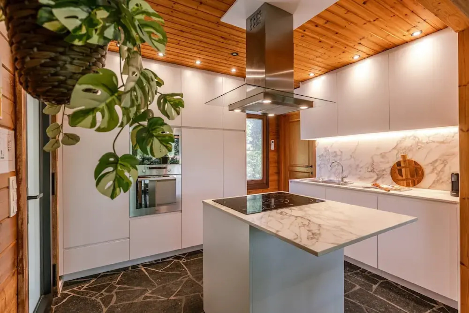 Huswell - Tranquil Retreat Cozy Chalet in the Heart of Urse