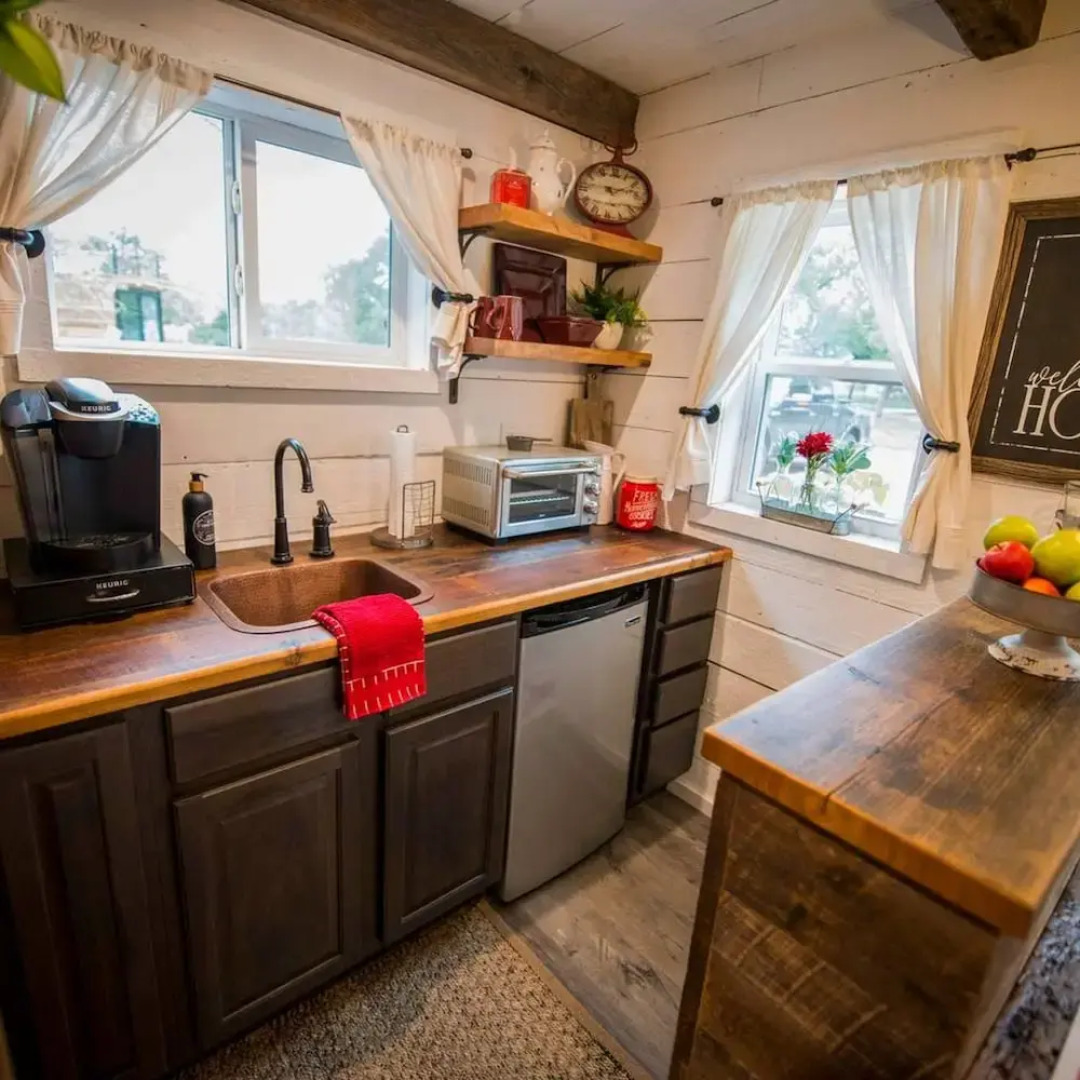 Cozy Cabin Little Red Hen 12 min to Magnolia