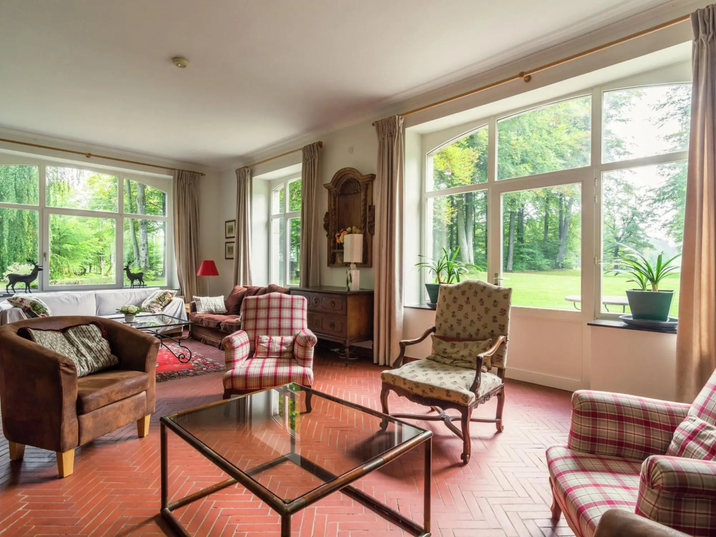 Beautiful Mansion in Beauplateau near Forest