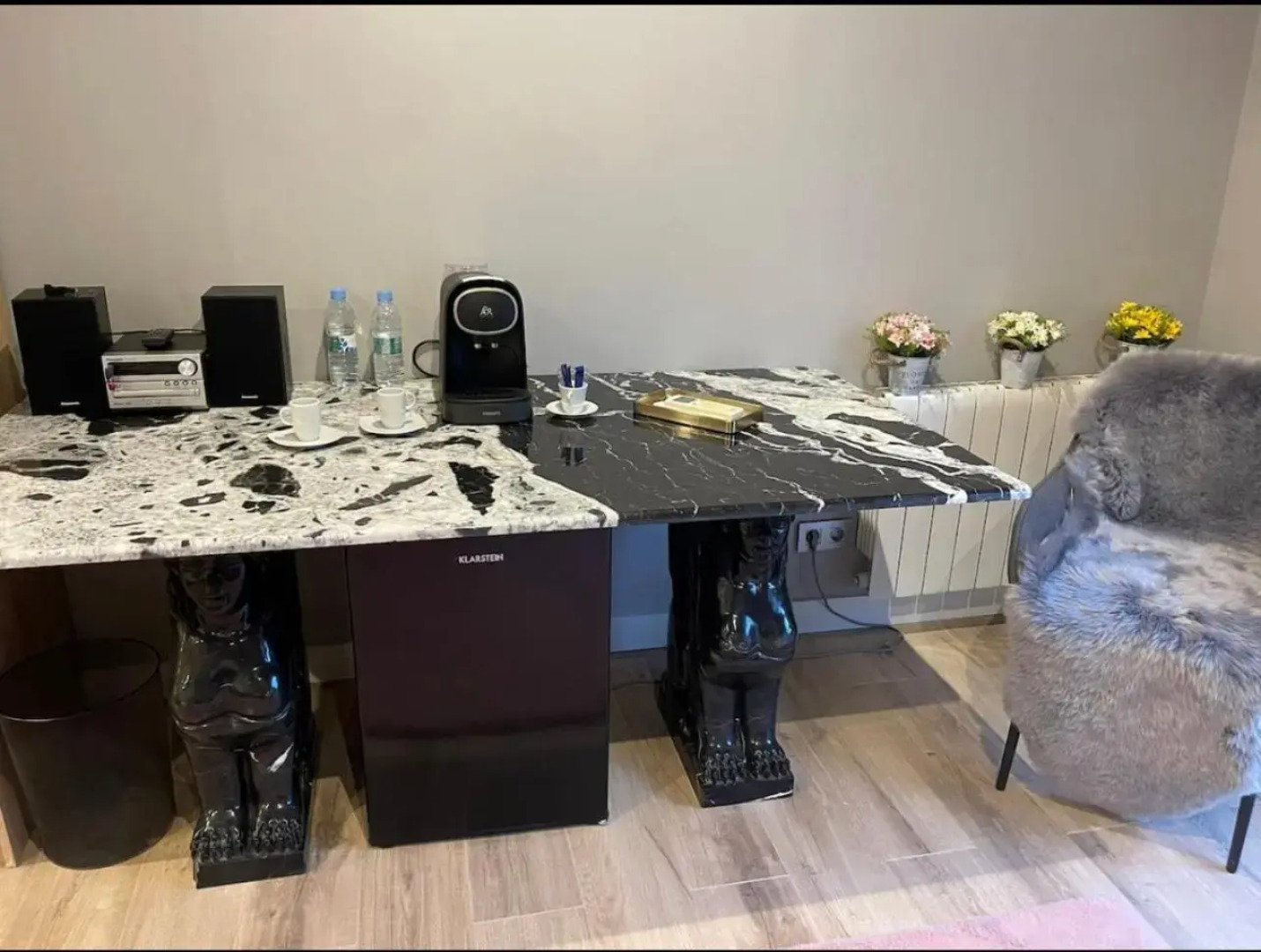 Habitación con cama extra doble más sofa cama apta hasta para 4 personas con baño privado