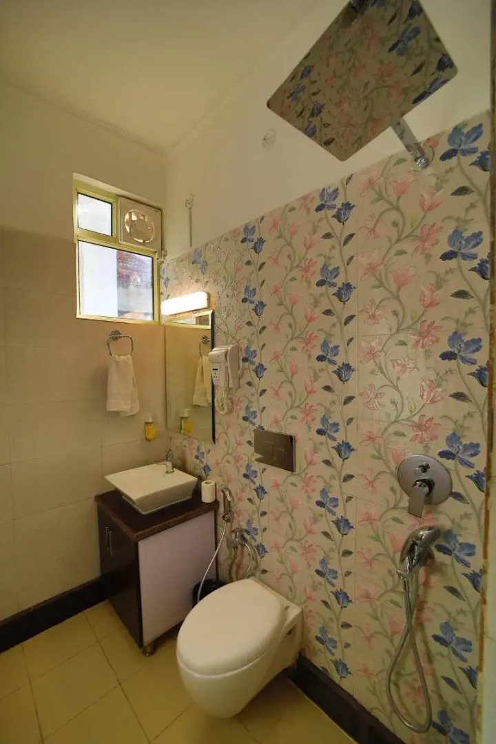 Kamay The Grand Alova