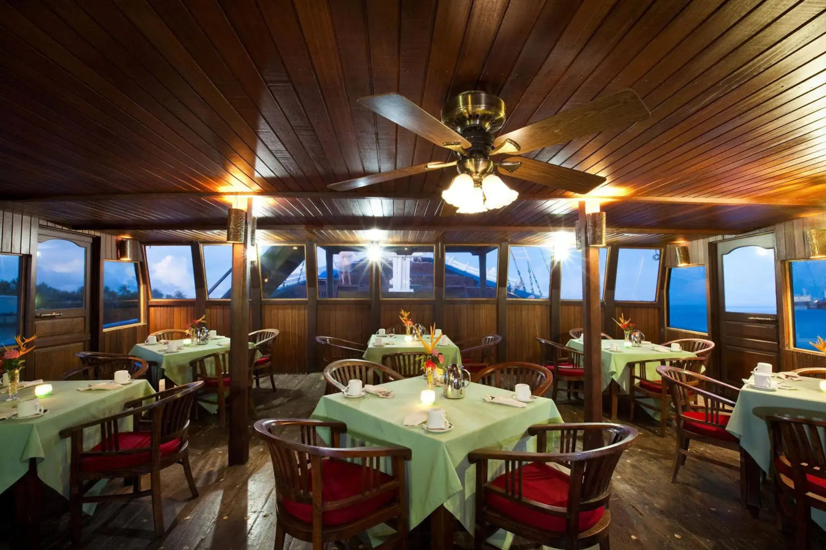 Manta Ray Bay Resort