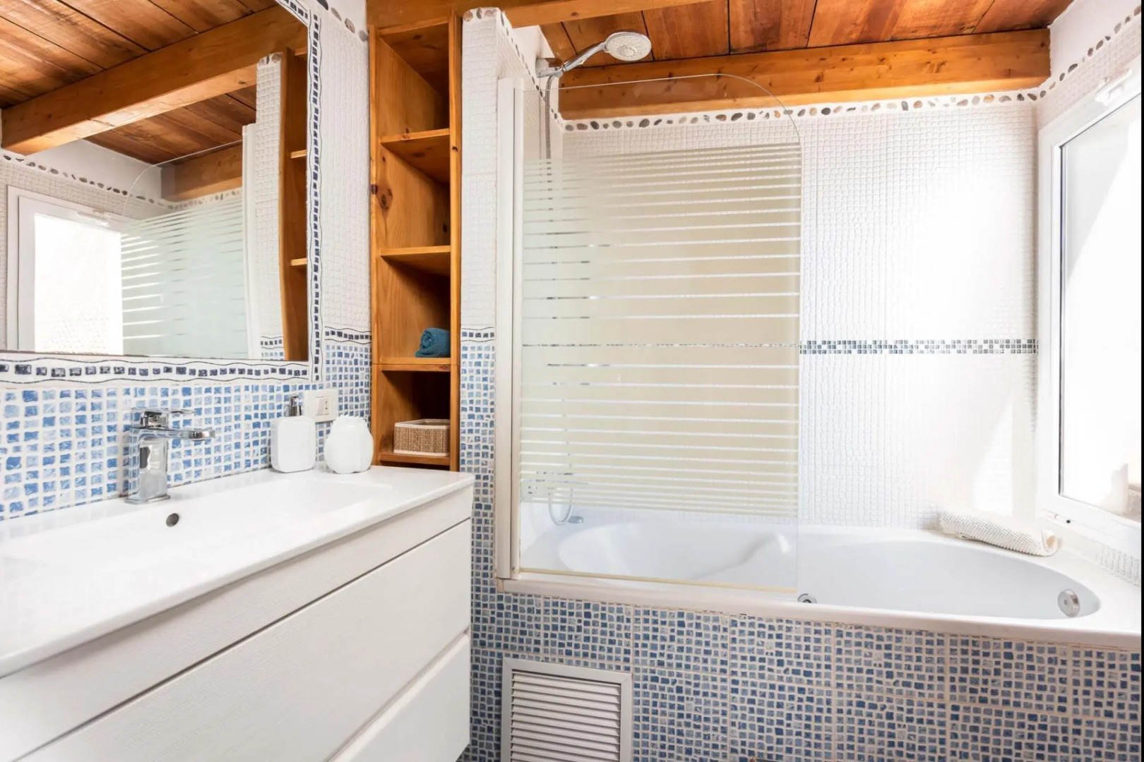 Luminous loft apartment next to the Atlantic Ocean