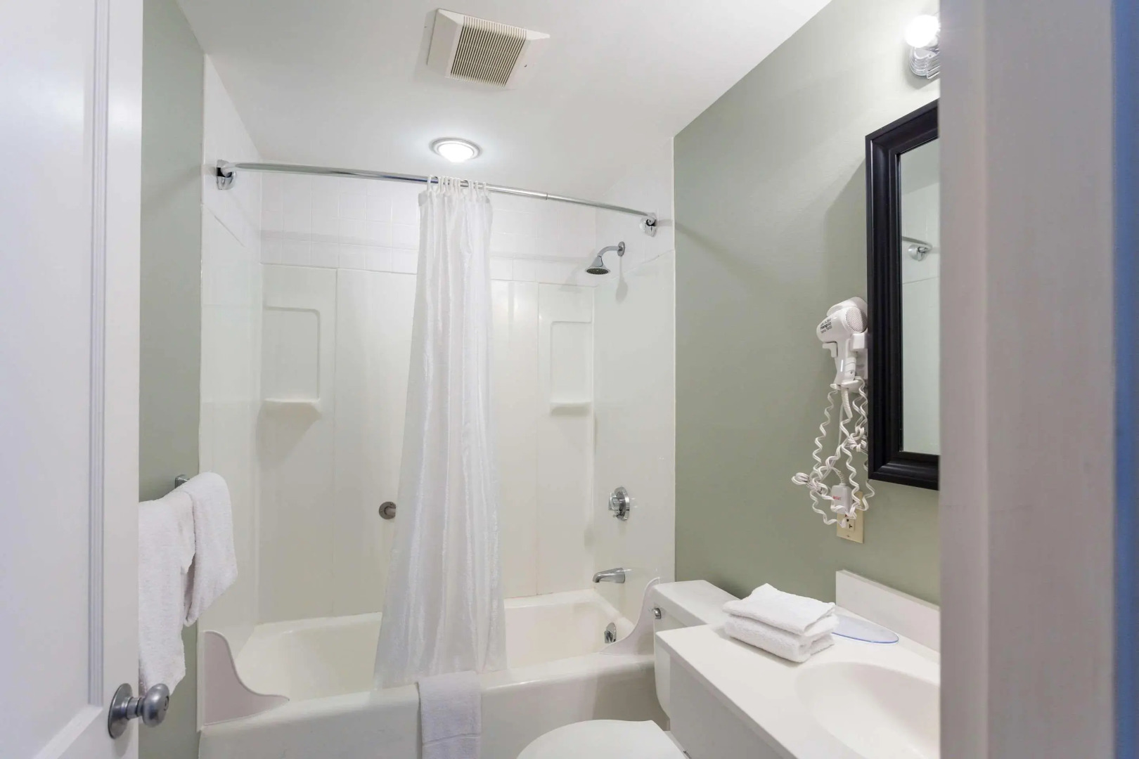 Quality Inn & Suites Gorham Riverside