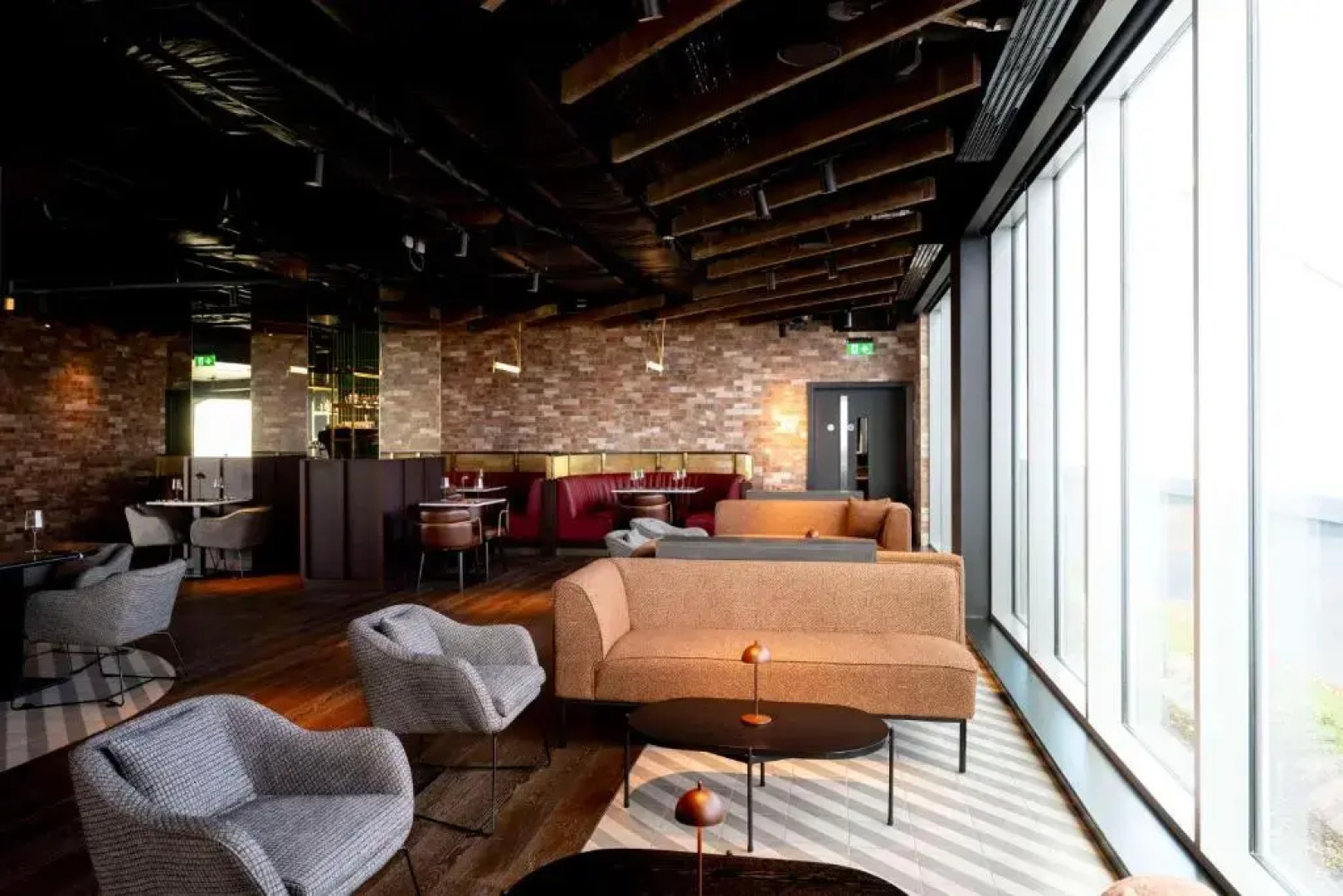 Red squirrel lodge