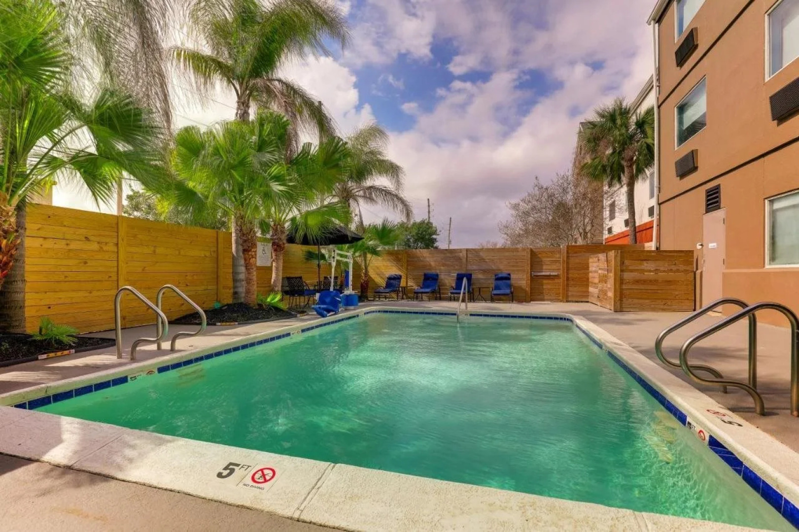 Holiday Inn Express Kenner - New Orleans Airport by IHG