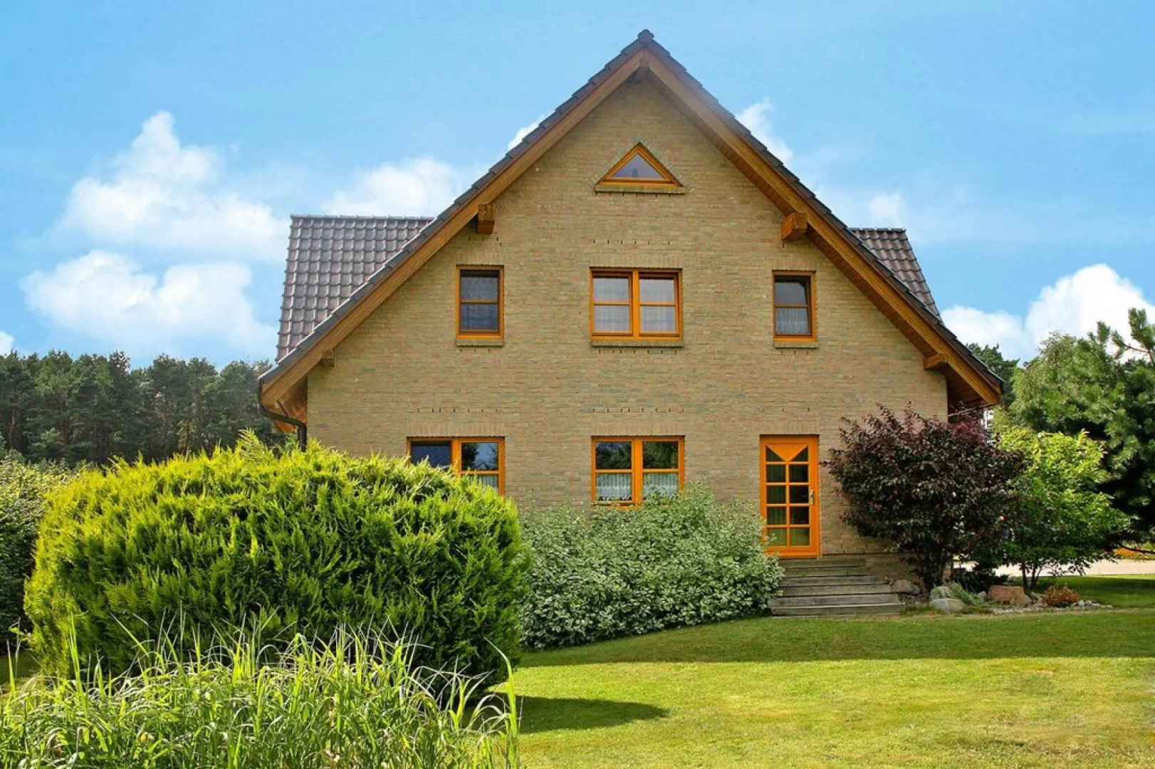 Apartment house, Lütow