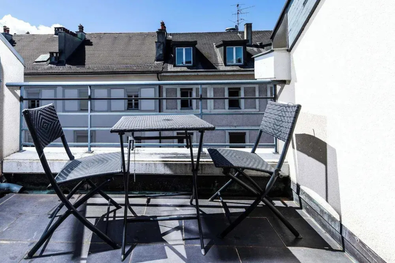 Modern Apartment - AC- 1br-2p- Geneva