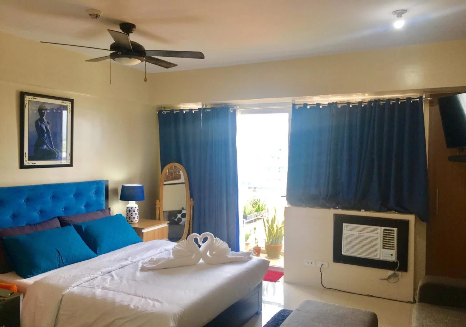 H&M Management @ PalmTree Villas