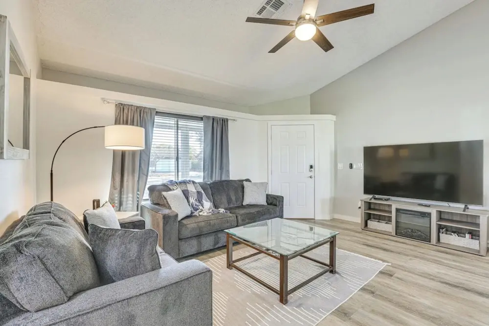 Peoria Home w/ Private Pool, Hot Tub, & Gas Grill!
