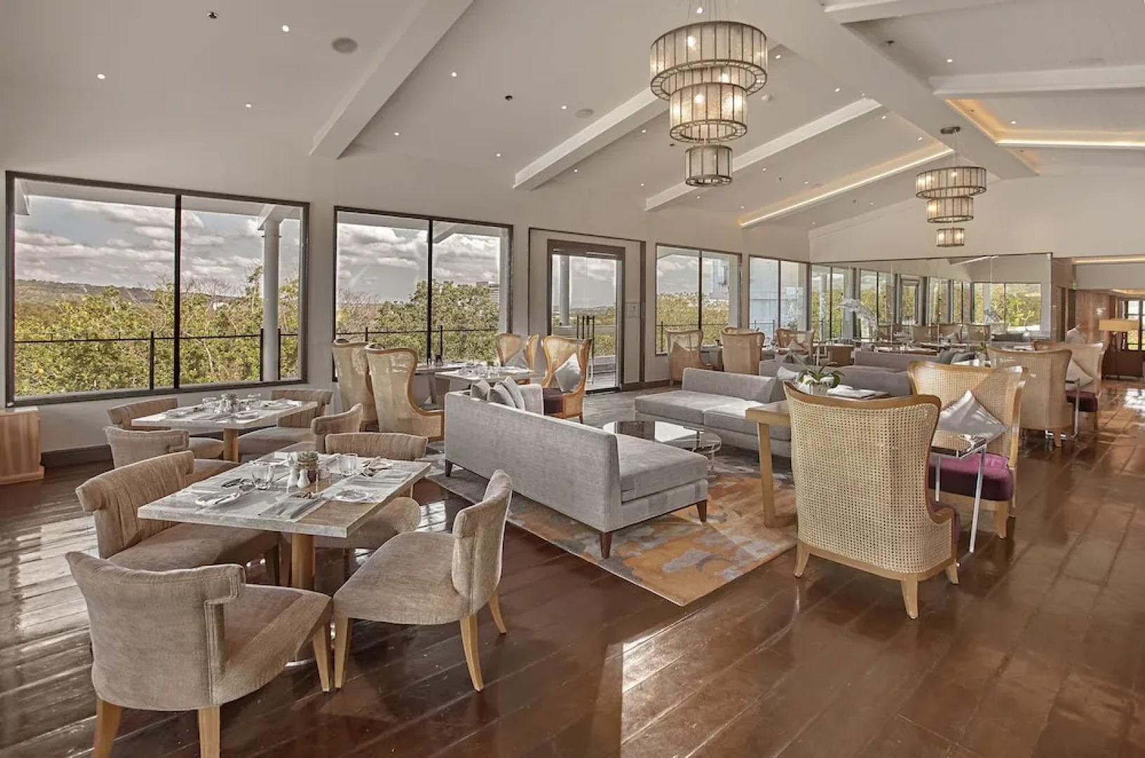 Holiday Inn Clark Field