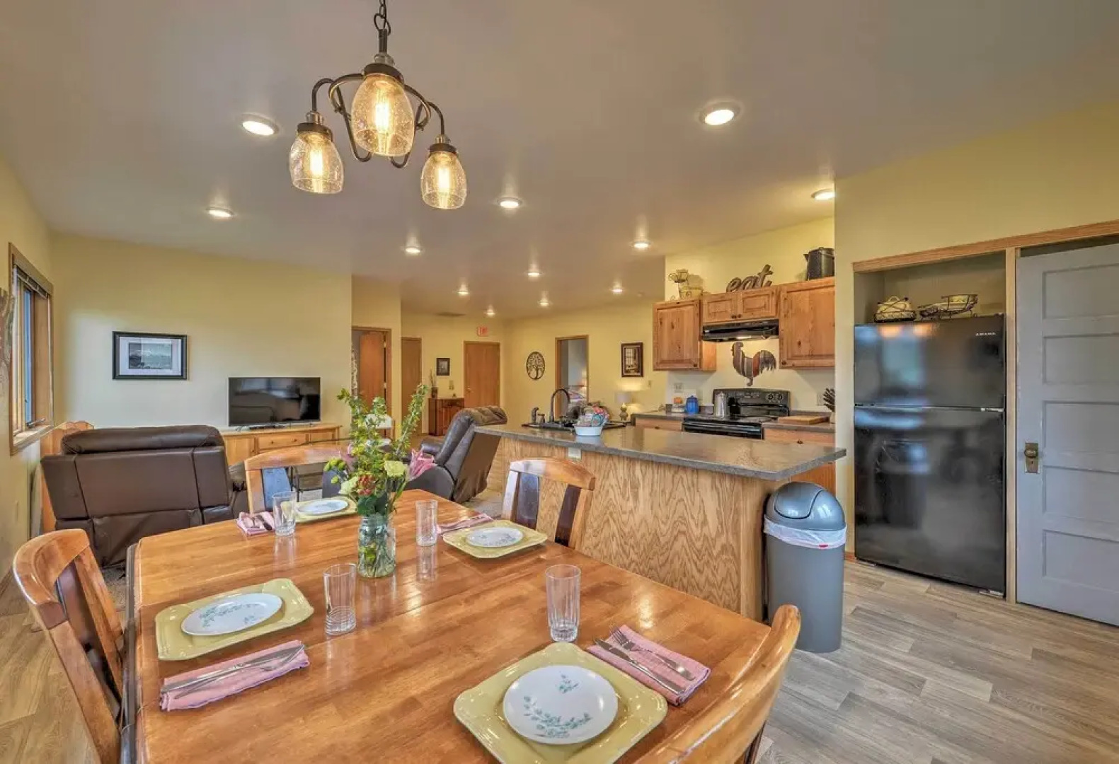 Spacious Home 10 Minutes to Ten Sleep Canyon!