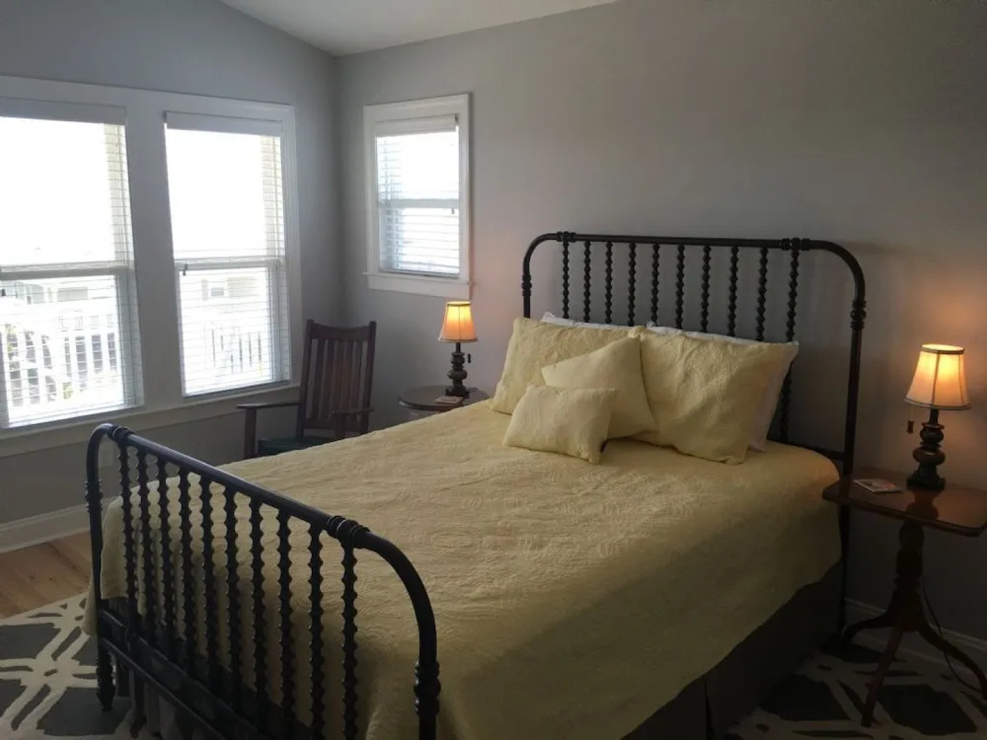 Best Day Ever 4 Bedroom Home by RedAwning