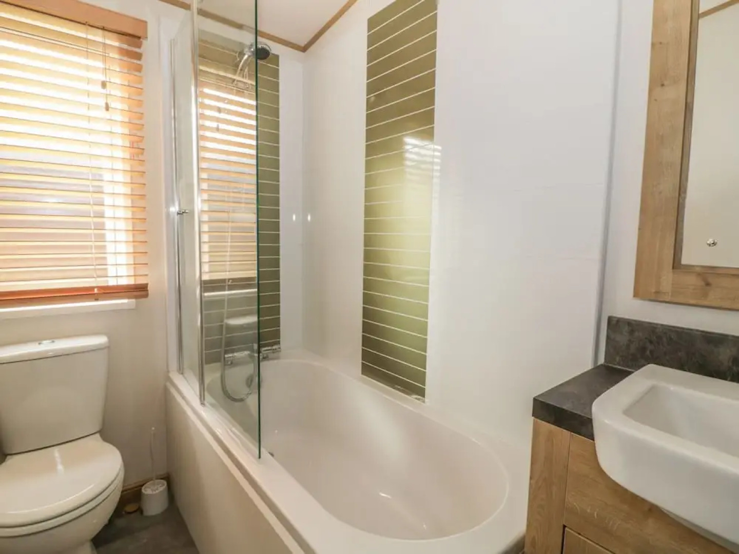 27 Lake View, Norwich