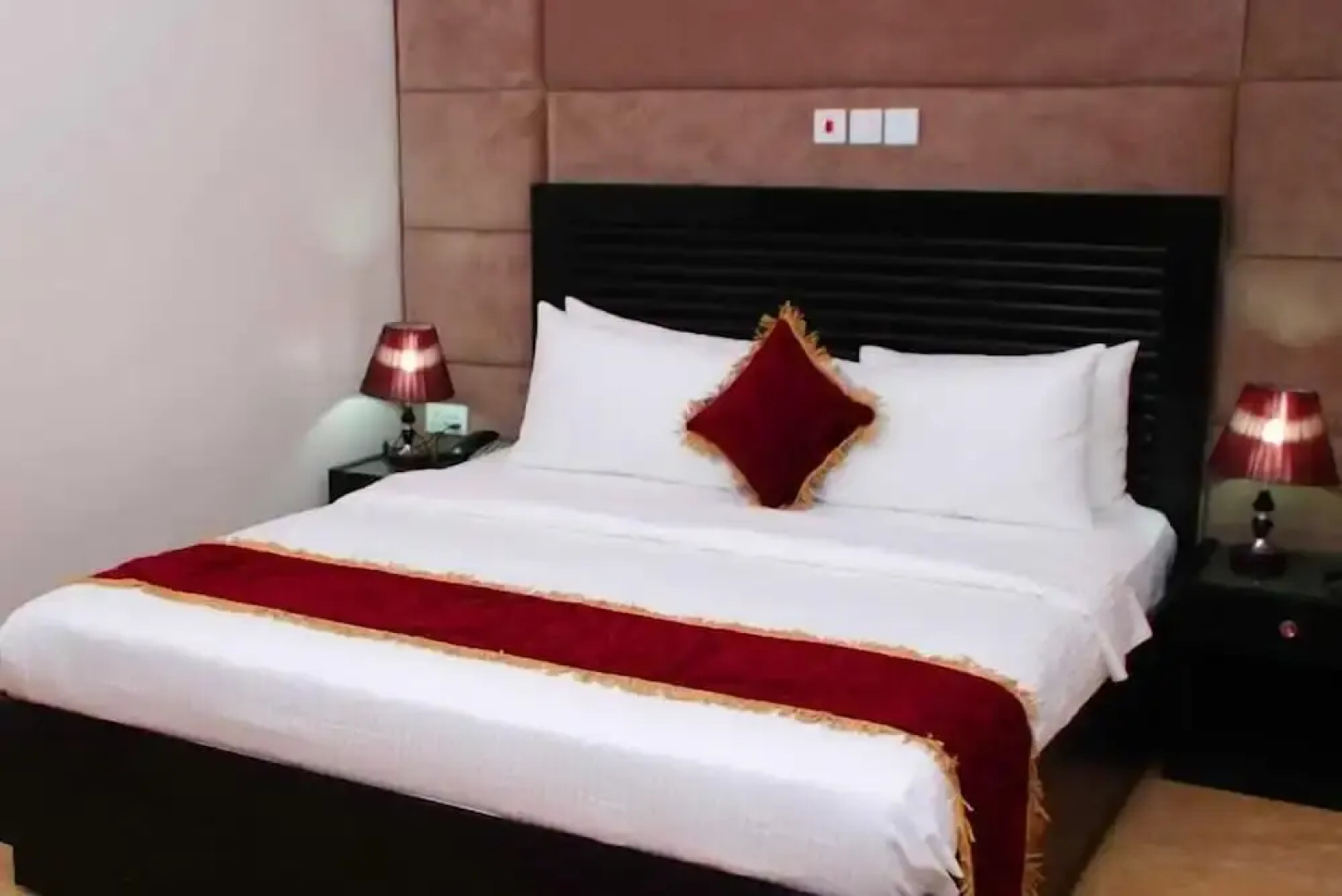 Apno Hotel and Suites