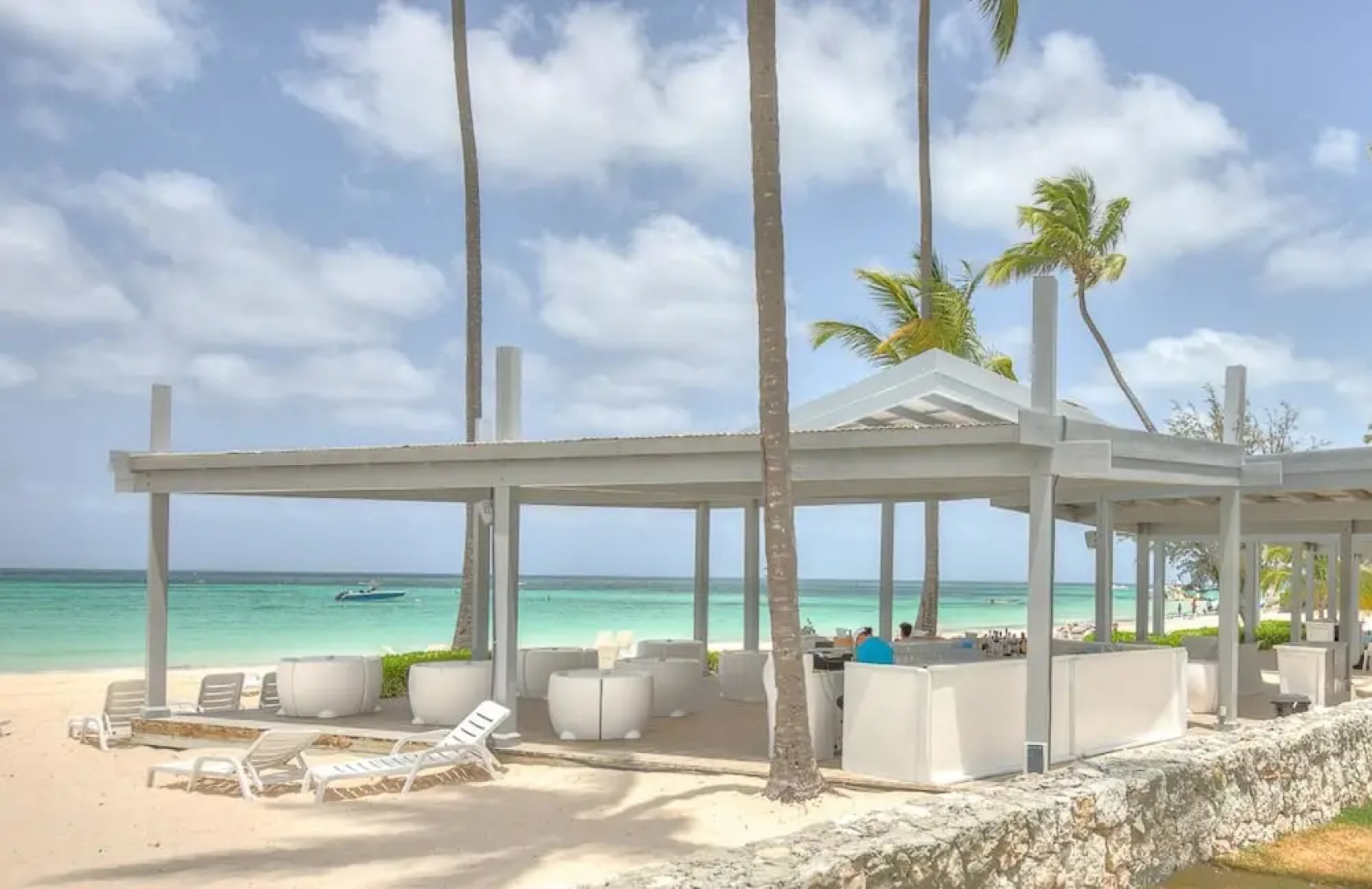 Beachfront Glamorous Apartment With Ocean Views