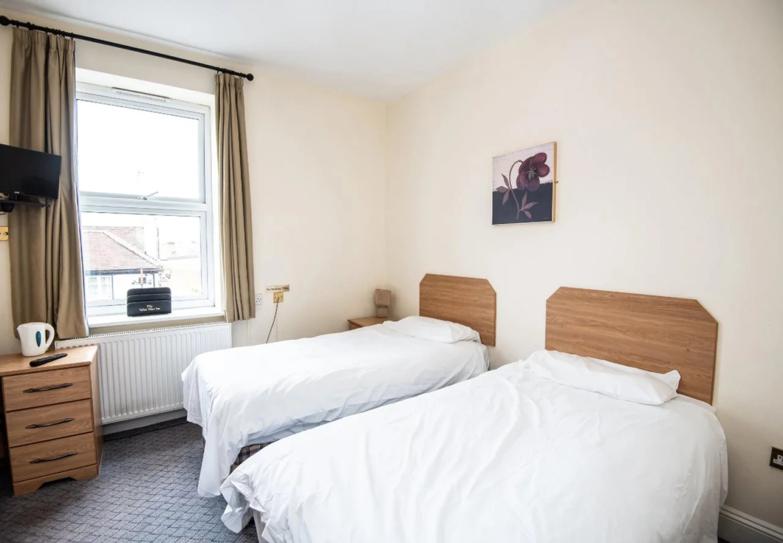 OYO The White Hart Inn