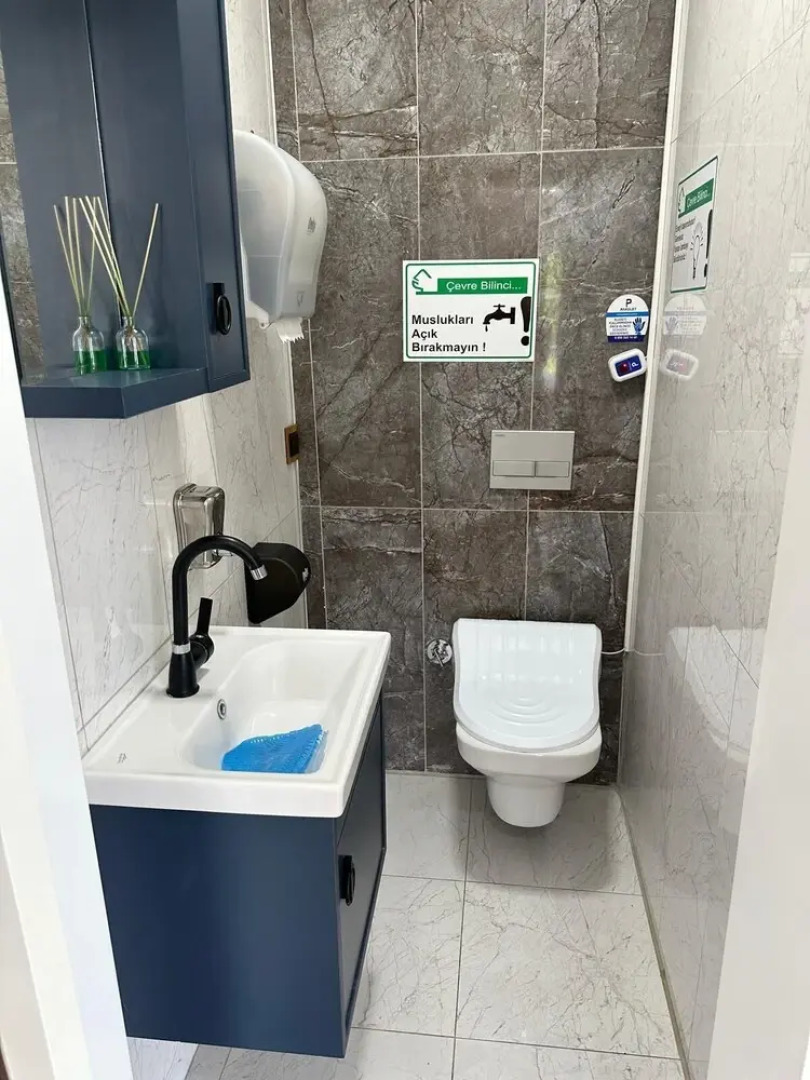 Dolphin Boutique Hotel & Restaurant