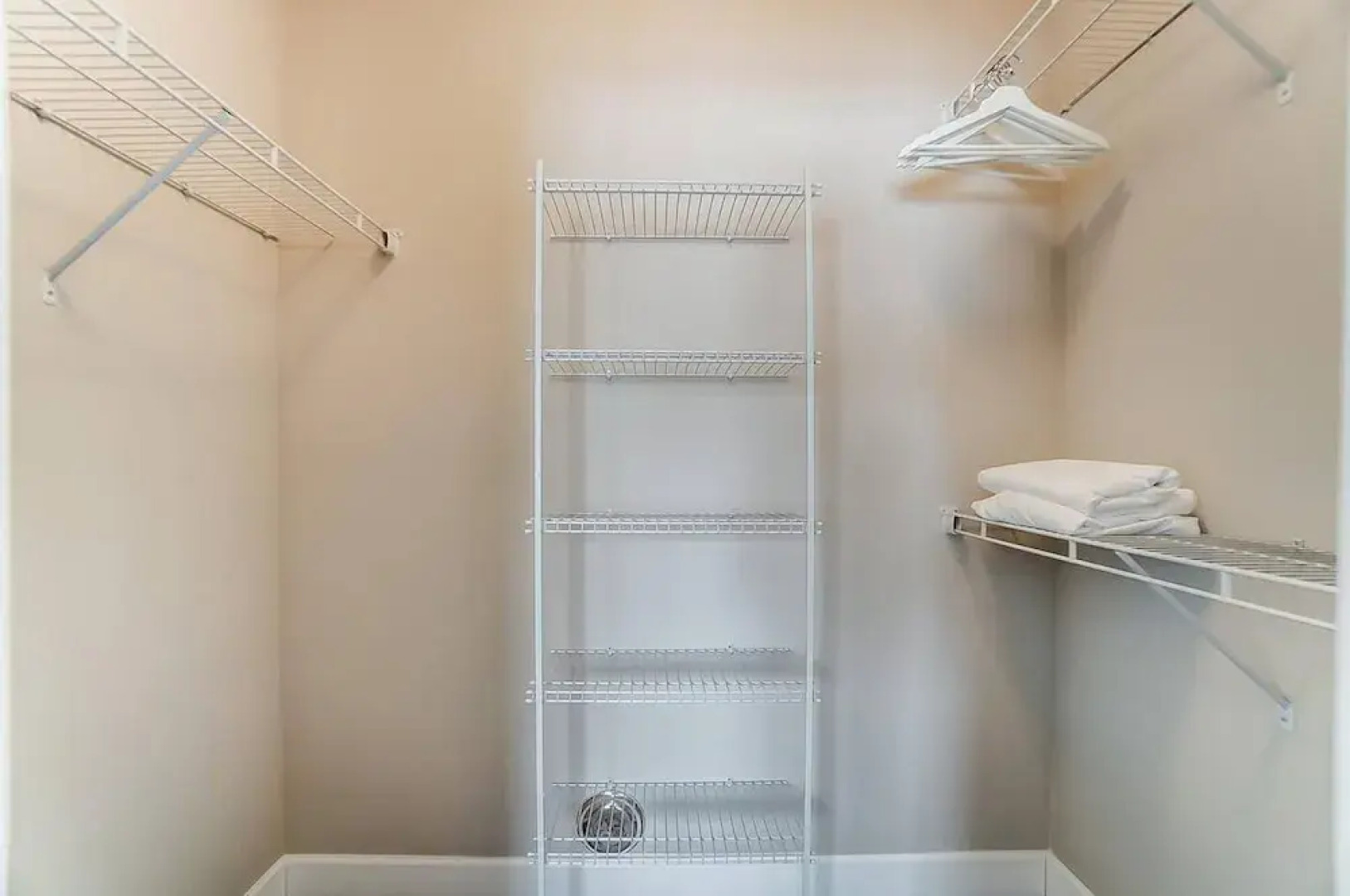 Walkable Pet-friendly 2BR 2BA On 1st Floor