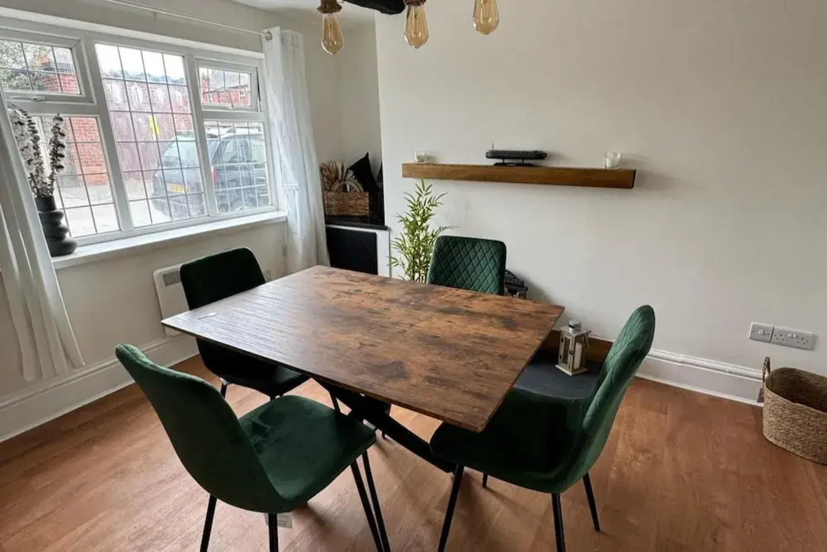 Cottage - Sleeps 4 - Pet Ok - Patio - Parking